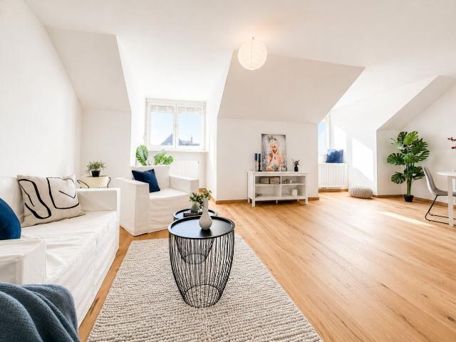 Sanierte 3 Zimmer Dachgeschosswohnung im Herzen von Wiener Neustadt mit Stadt & Fernblick!