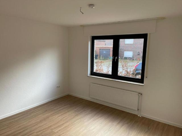 Sanierte 3 Zimmer Erdgeschosswohnung mit Einbauküche, Terrasse, Gartenzugang, PKW Stellplatz in Wildeshausen, LK Oldenburg