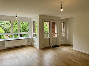 Sanierte 3 Zimmer Erdgeschosswohnung mit Terrasse, Garten und Tiefgarage in zentraler Lage von Neuss