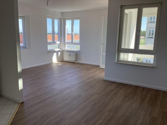 Sanierte 3 Zimmer mit Wintergarten im begrünten Berlin Karow ab sofort!