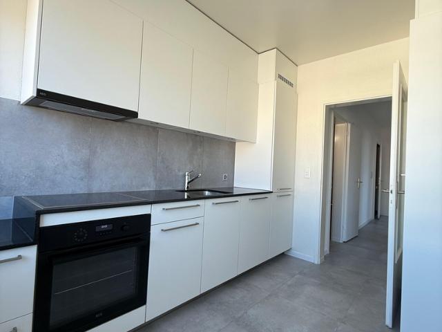 Sanierte 3 Zimmerwohnung im 4. Stock mit Balkon