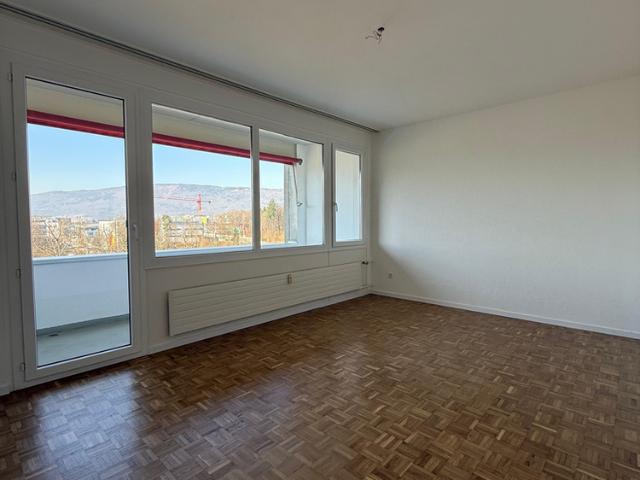 Sanierte 3 Zimmerwohnung im 4. Stock mit Balkon