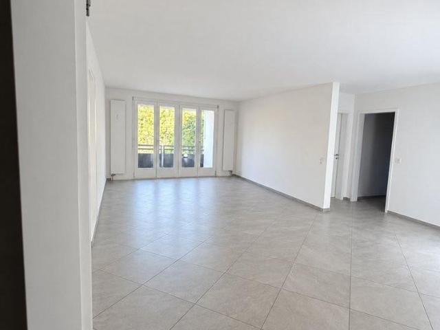 Sanierte 3 Zimmerwohnung in Höngg