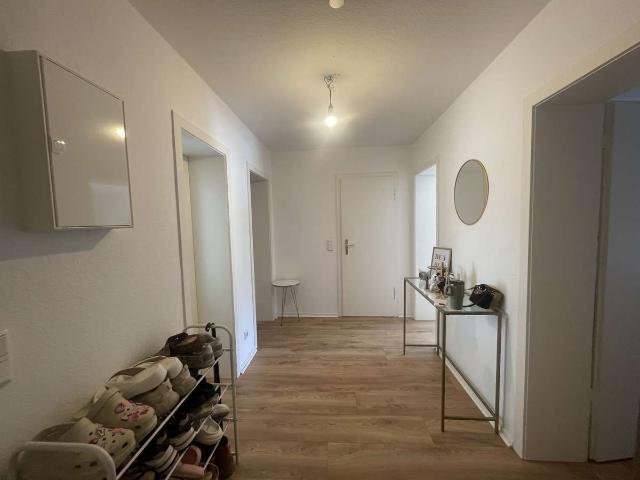 sanierte 3 Zimmerwohnung mit neuer Marken Einbauküche und neuem Bad