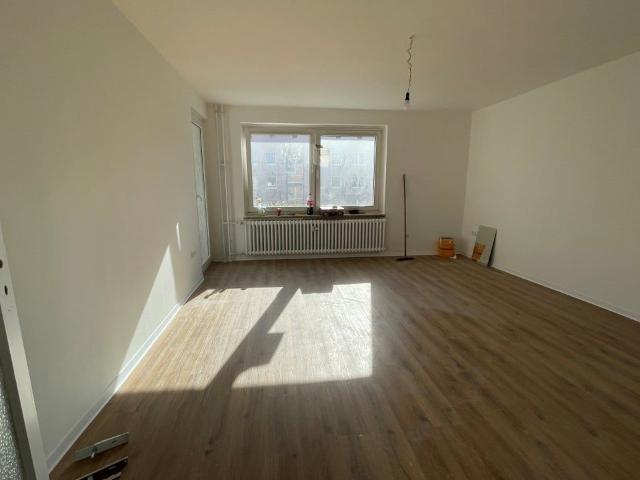 Sanierte 3 Zimmerwohnung mit Balkon