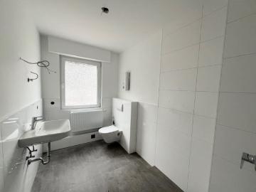 Sanierte 3 Zimmerwohnung mit Balkon und Außenstellplatz in beliebter Wohnlage!