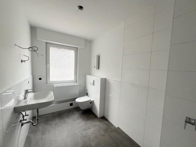 Sanierte 3 Zimmerwohnung mit Balkon und Außenstellplatz in beliebter Wohnlage!