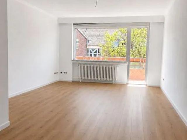 Sanierte 3 Zimmerwohnung mit Balkon und Gartennutzung mitten in der City!