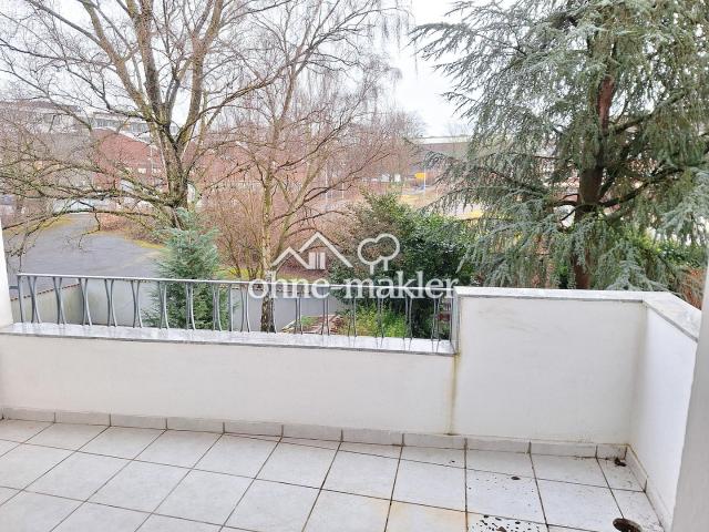 Sanierte 3,5 Zimmer KDB Wohnung ca. 70 qm mit Einbauküche und Balkon / Holsterhausen