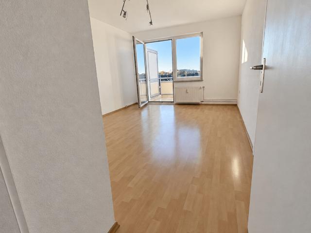 Sanierte 3,5 Zimmer Wohnung mit Balkon in DU Buchholz