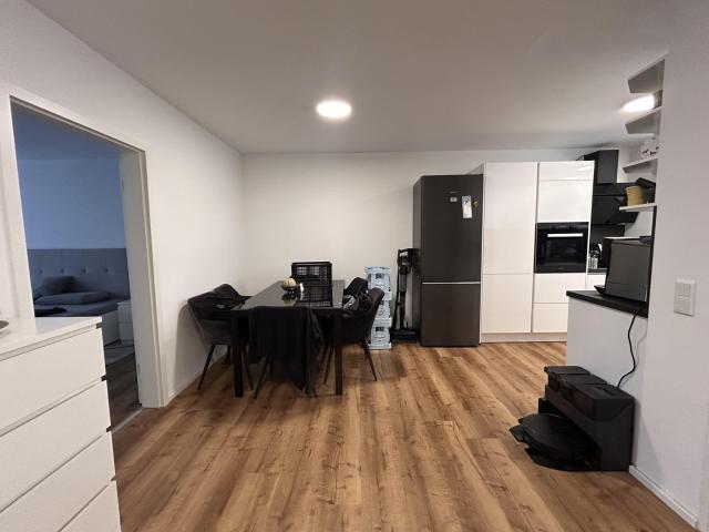 Sanierte und großzügige 2,5 Zimmer Wohnung mit Wintergarten!