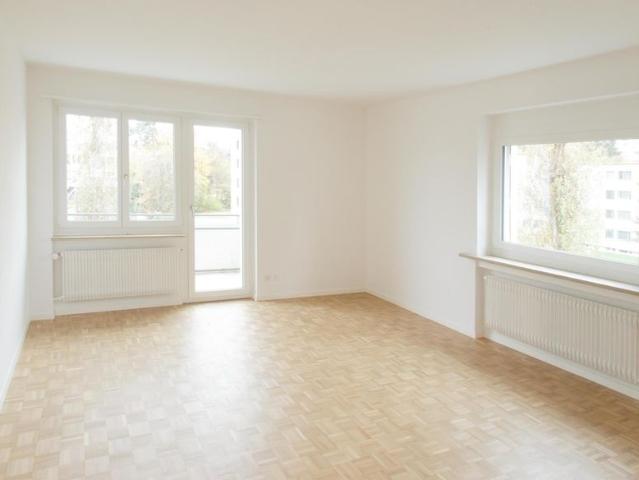 Sanierte und helle 3.0 Zimmer Wohnung an bestens erschlossener Lage