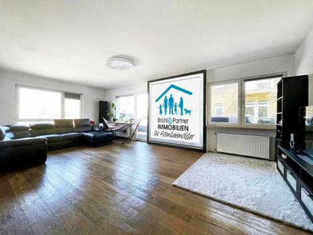 Sanierte und helle Etagenwohnung mit großem Balkon in zentraler Lage Blick auf die Germania