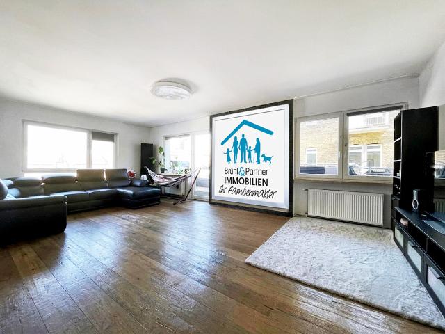 Sanierte und helle Etagenwohnung mit großem Balkon in zentraler Lage Blick auf die Germania