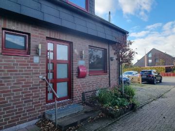 Sanierte Wohneinheit im Stil einer Doppelhaushälfte aus 1983 in bester Lage von Metjendorf
