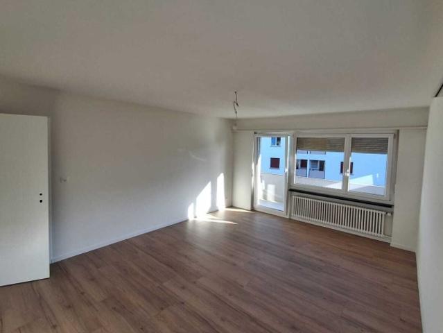 Sanierte Wohnung mit Balkon an sonnige Lage