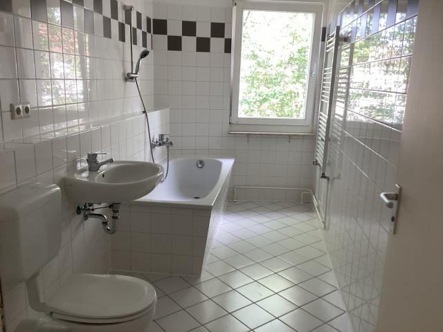 Sanierte Wohnung mit Balkon in Berlin Karow ab sofort !