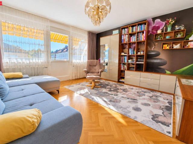 Sanierte Wohnung mit Balkon, Loggia und Garage