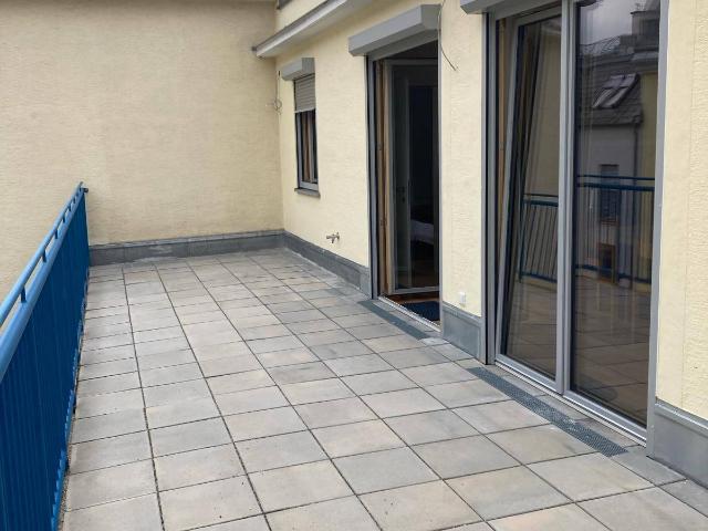 Sanierte Wohnung mit großer Terrasse 33m2 in ruhiger Seitengasse provisionsfrei