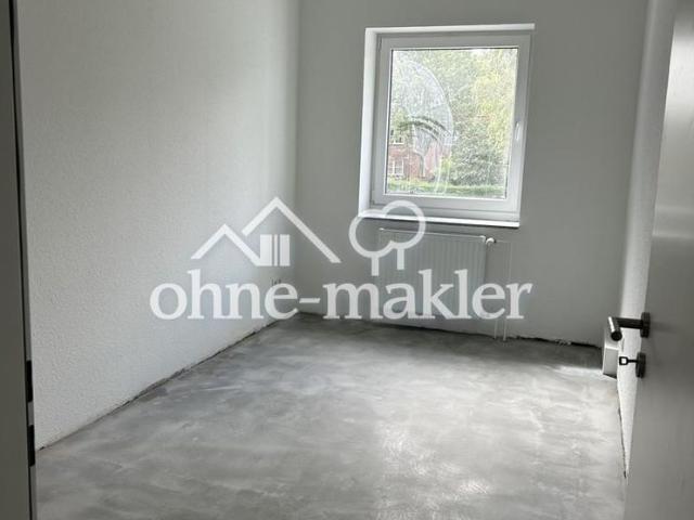 Sanierte Wohnung am Glinder Markt mit großem Balkon