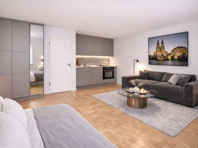 Sanierte Wohnung in Bestlage inklusive privatem Stellplatz und großem Potenzial in Köln !
