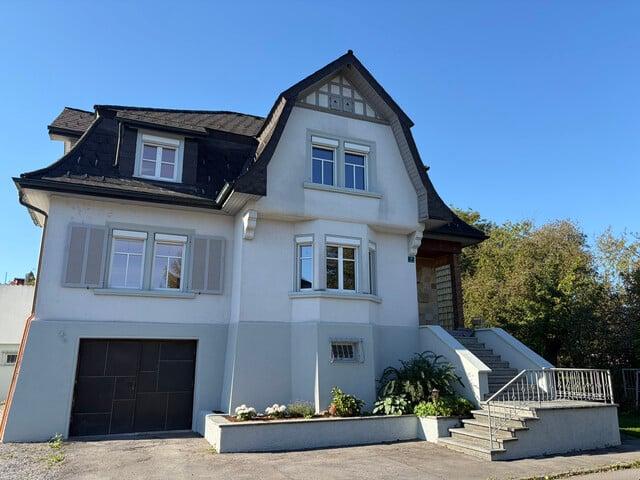 sanierte Wohnung in charmanter Villa mit Balkon und Gartenanteil