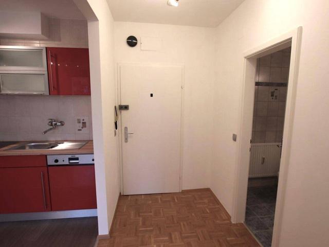 Sanierte, wunderschöne 2 Zimmerwohnung, in bester, ruhiger Lage mit ausreichend Parkplätzen