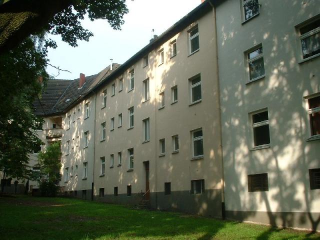 sanierte Altbauwohnung mit Tageslichtbad im Erdgeschoss