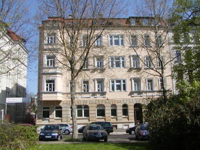 Sanierte Altbauwohnung mit XL Terrasse im 1.OG !