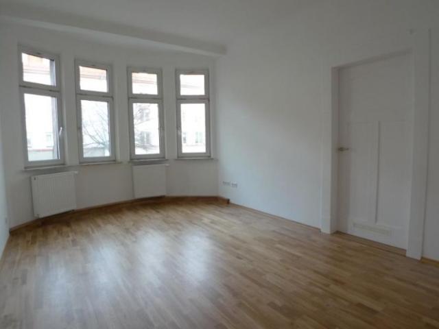 Sanierte Altbauwohnung mit Balkon in Schoppershof