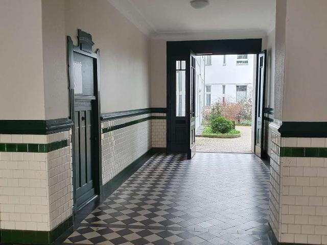Sanierte Altbauwohnung in Wilmersdorf, unvermietet und provisionsfrei