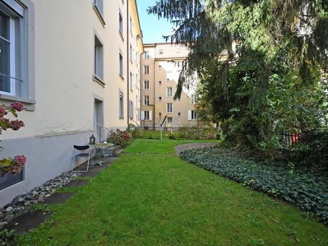 Sanierte Altbau Dachwohnung mit Charme in der beliebten Länggasse