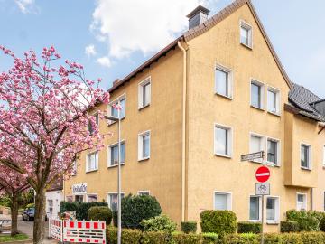 Sanierte Dachgeschosswohnung mit Fußbodenheizung und Einbauküche in Bielefelds östlicher City