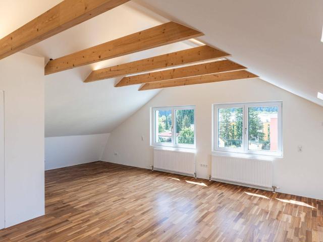 Sanierte Dachgeschoßwohnung in ruhiger Lage mit Weitblick
