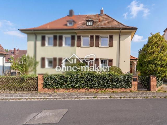 Sanierte Doppelhaushälfte mit Charme, Garten, Garage & Ausbaureserve im Dachgeschoss
