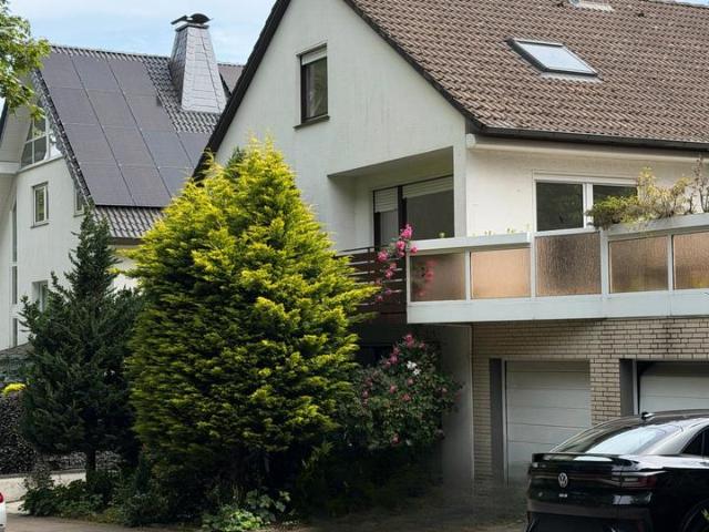 Sanierte Doppelhaushälfte Garage & Terrasse – Stieghorst