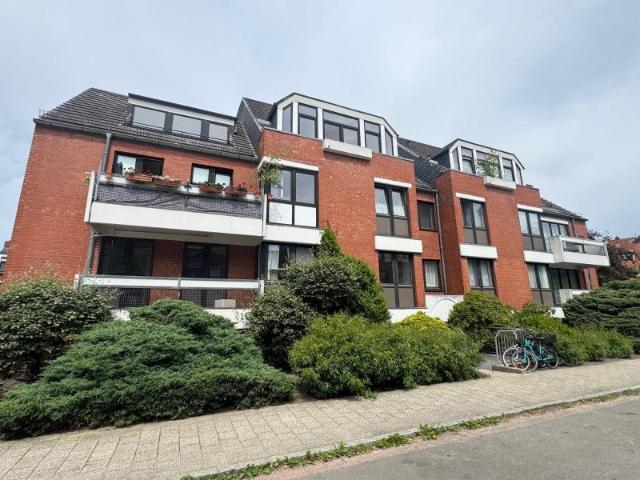 Sanierte Drei Zimmer Maisonette Wohnung mit Balkon in Schwachhausen