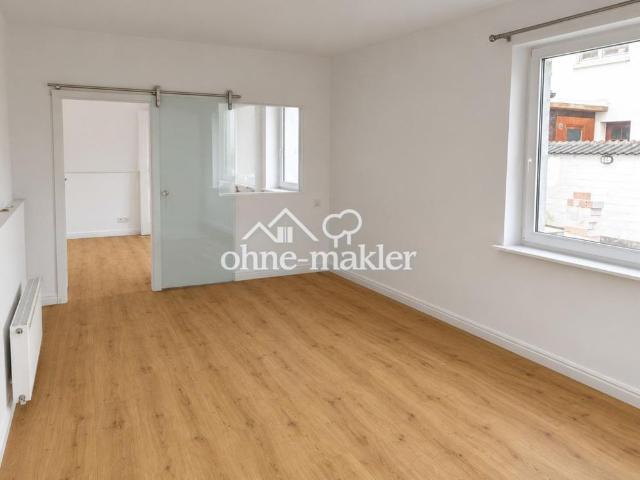 Sanierte Erdgeschoss Wohnung mit Einbauküche, modernes Bad
