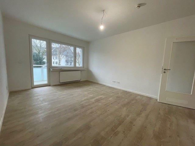 sanierte Erdgeschosswohnung mit Balkon