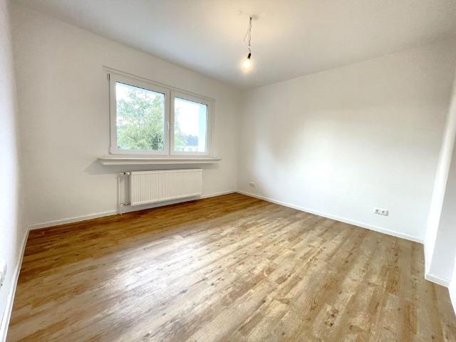 sanierte Erdgeschosswohnung mit Balkon