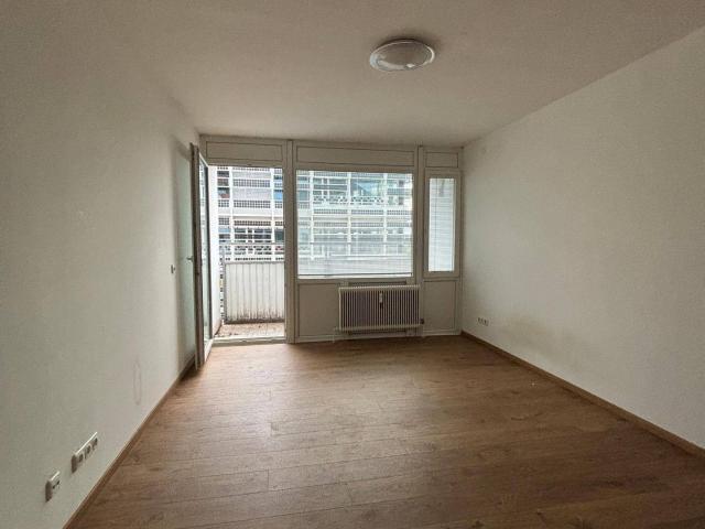 Sanierte Garconniere mit Balkon und Weitblick