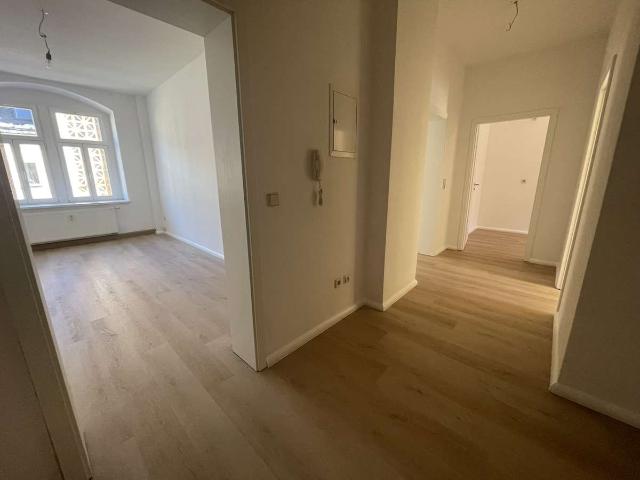 sanierte helle 2 Raumwohnung + neue Einbauküche