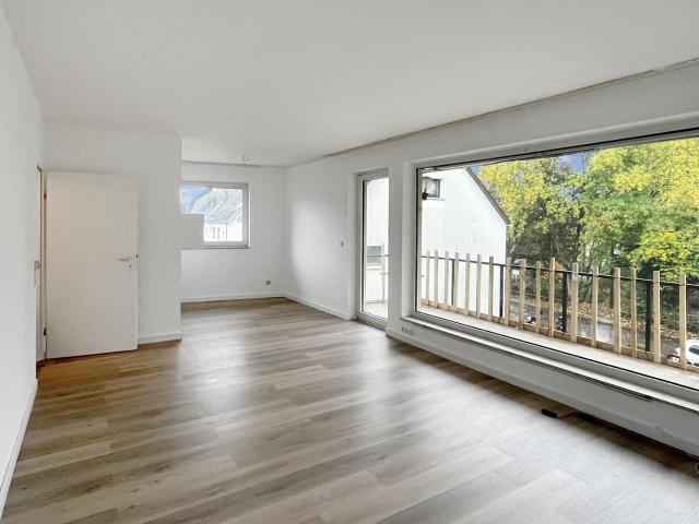 Sanierte, helle 2,5 Zimmer Wohnung mit Einbauküche, Stellplatz & großem Balkon nahe ALDI Campus