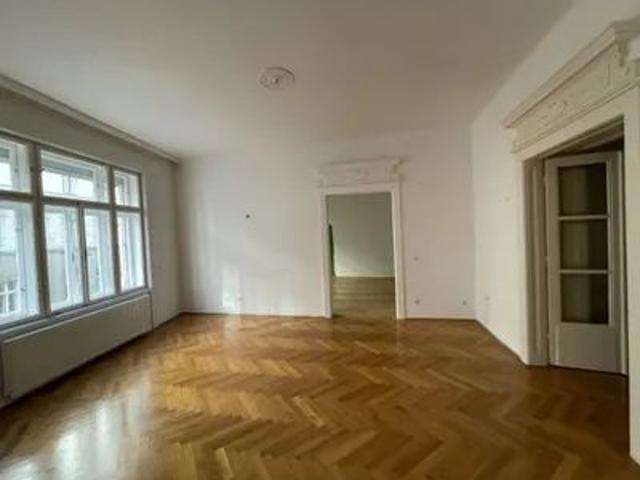 SANIERTE KLASSISCHE 4,5 ZIMMER ALTBAU WOHNUNG NÄHE WIEN MITTE BALKON!