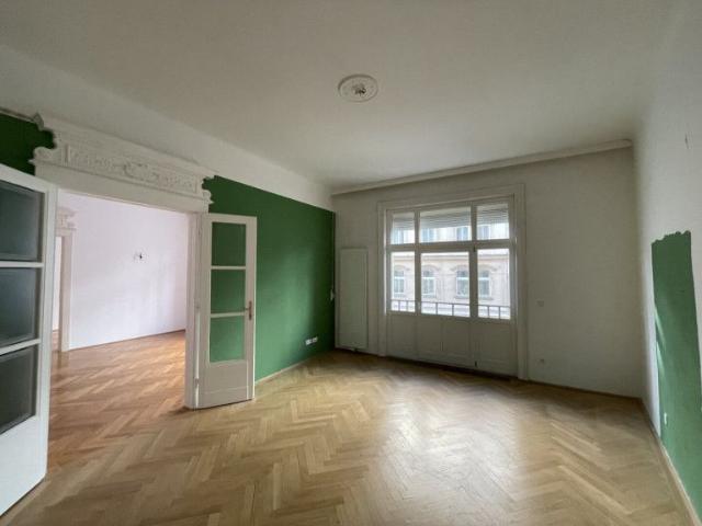 SANIERTE KLASSISCHE 4,5 ZIMMER ALTBAU WOHNUNG NÄHE WIEN MITTE BALKON!
