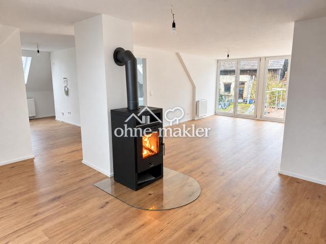 Sanierte Maisonette Wohnung mit großzügigem Wohnbereich, hochwertiger Küche & Balkon