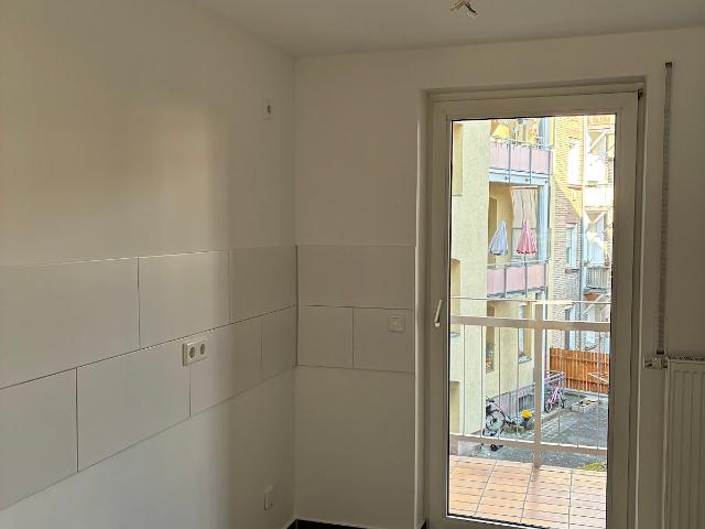 sanierte renovierte 3 Zimmer Wohnung mit Balkon