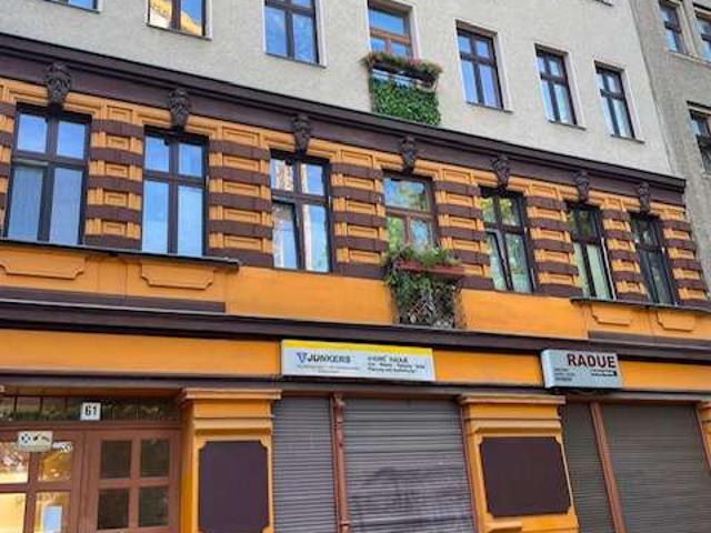 Sanierte ruhige Altbauwohnung im Herzen Berlins mit Terrasse und Garten
