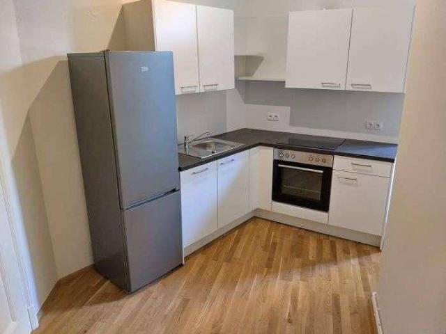 Sanierter 3 ZIMMER Altbau, extra Küche neu möbliert, Bad mit Dusche / WC / Fenster, nähe AVL Graz!