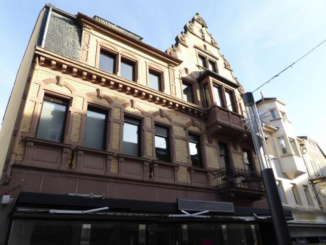 Sanierter Altbau mitten in der Altstadt – traumhafter Ausblick auf die zwei Burgen!